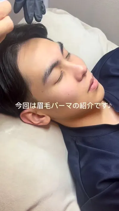 毛流れが変わるだけで印象は変わる。

ボサボサ眉から、
清潔感のあるナチュラル眉へ✨

✔ 朝のセットを楽にしたい
✔ 眉毛が下向きに生える
✔ 眉の濃さを自然に見せたい

そんな方におすすめです🙌...